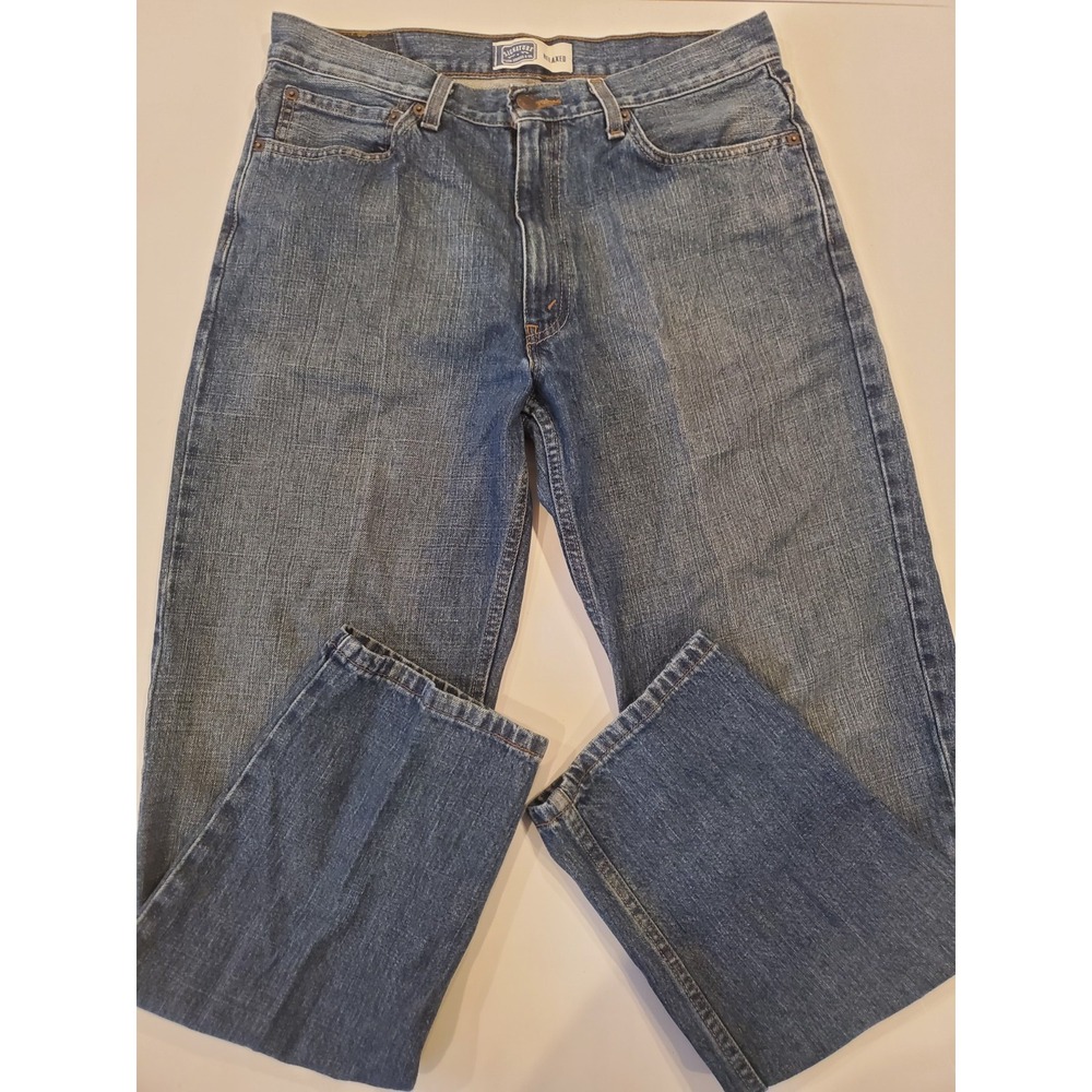 Signature by Levi Strauss Mens Relaxed Fit Medium Wash Denim Jeans 33x32